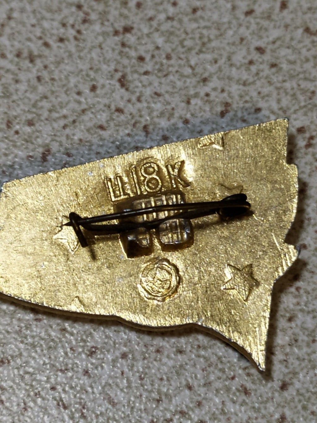 Soviet red star and flag enamel pin dated 1917 – detail 5