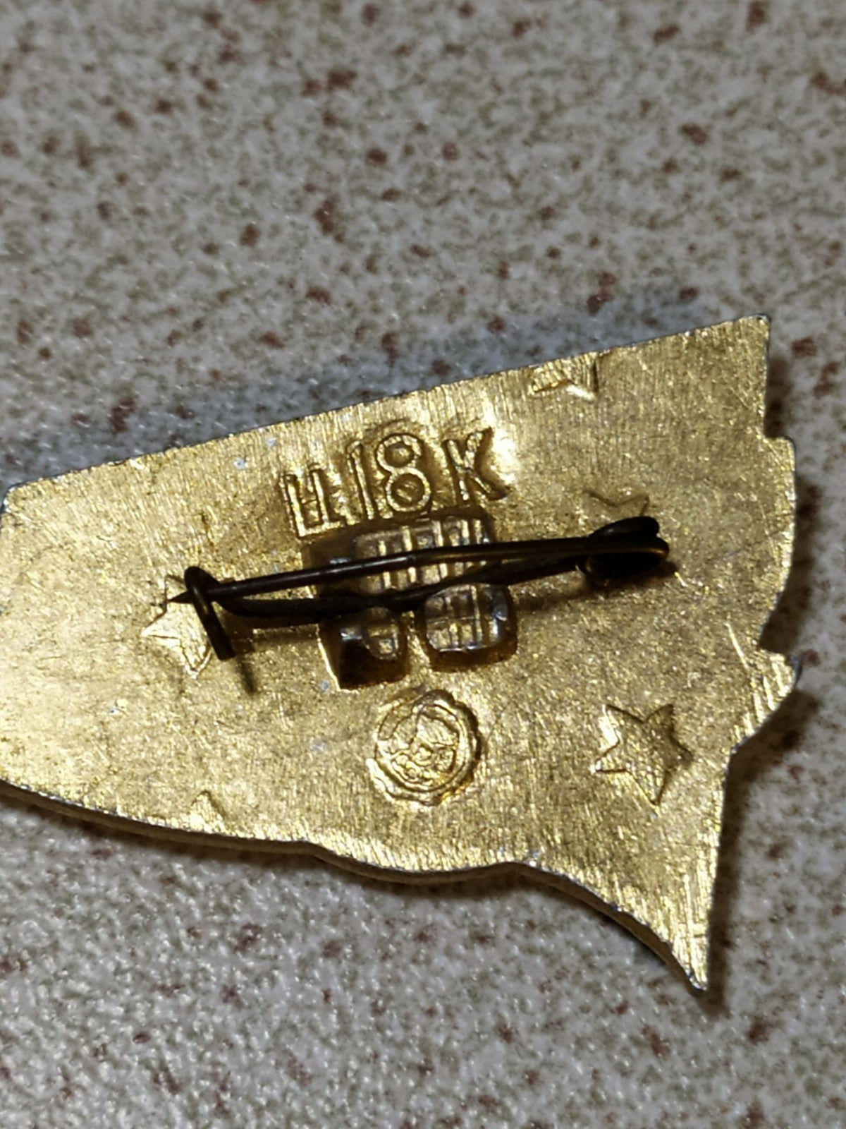 Soviet red star and flag enamel pin dated 1917 – detail 5