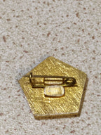 Soviet state emblem pin with CCCP lettering, front view – detail 5