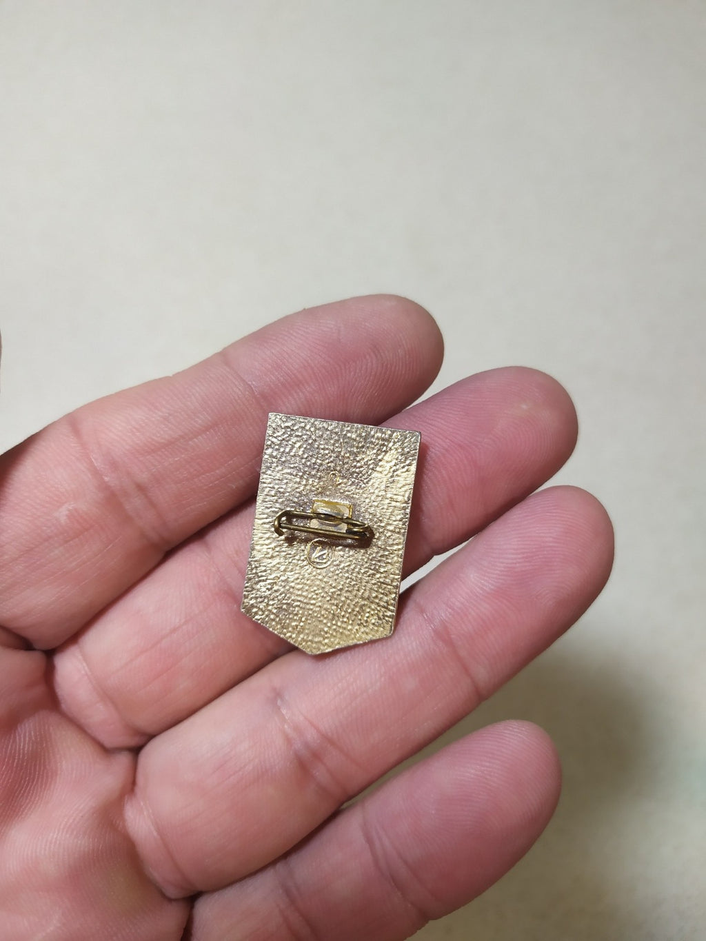 Original Soviet labor award pin showing Lenin portrait – detail 5