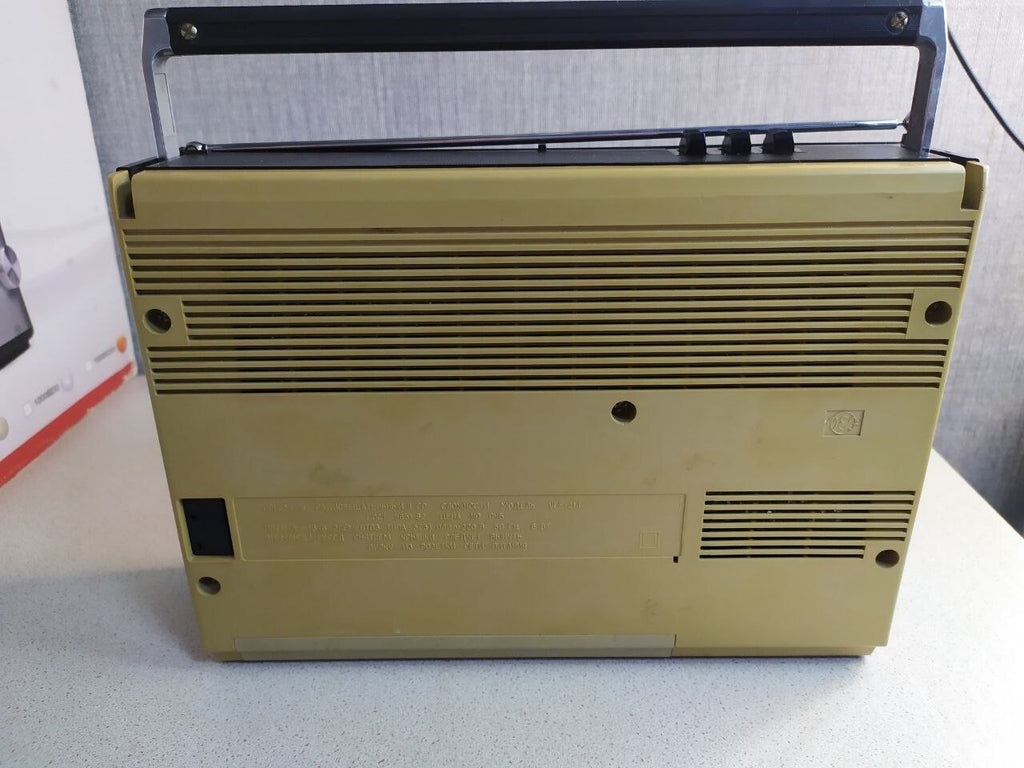 VEF 214 radio back panel and battery compartment