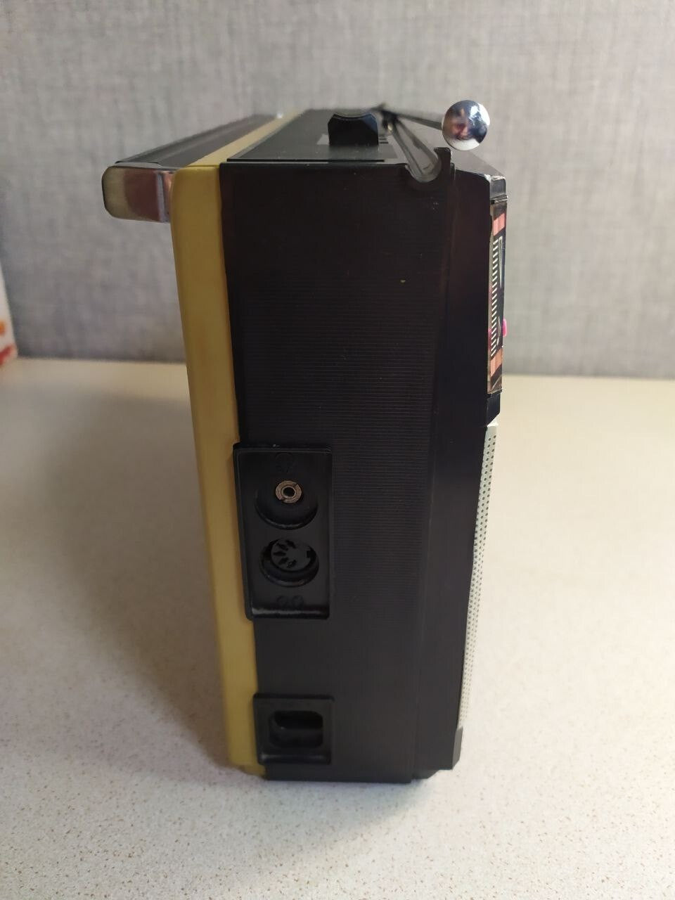 Soviet portable radio VEF 214 with telescopic antenna extended – detail 5