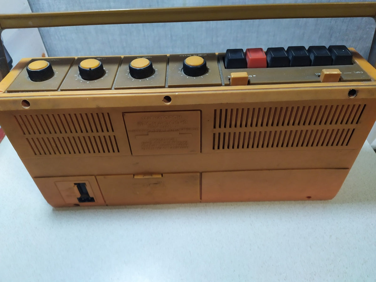 Orange and brown Soviet tape recorder with carrying handle and Cyrillic labels – detail 5