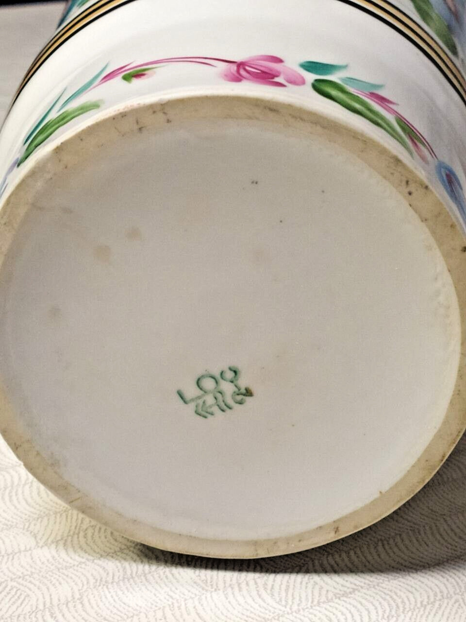 Green factory backstamp on the bottom of the commemorative vase – detail 10
