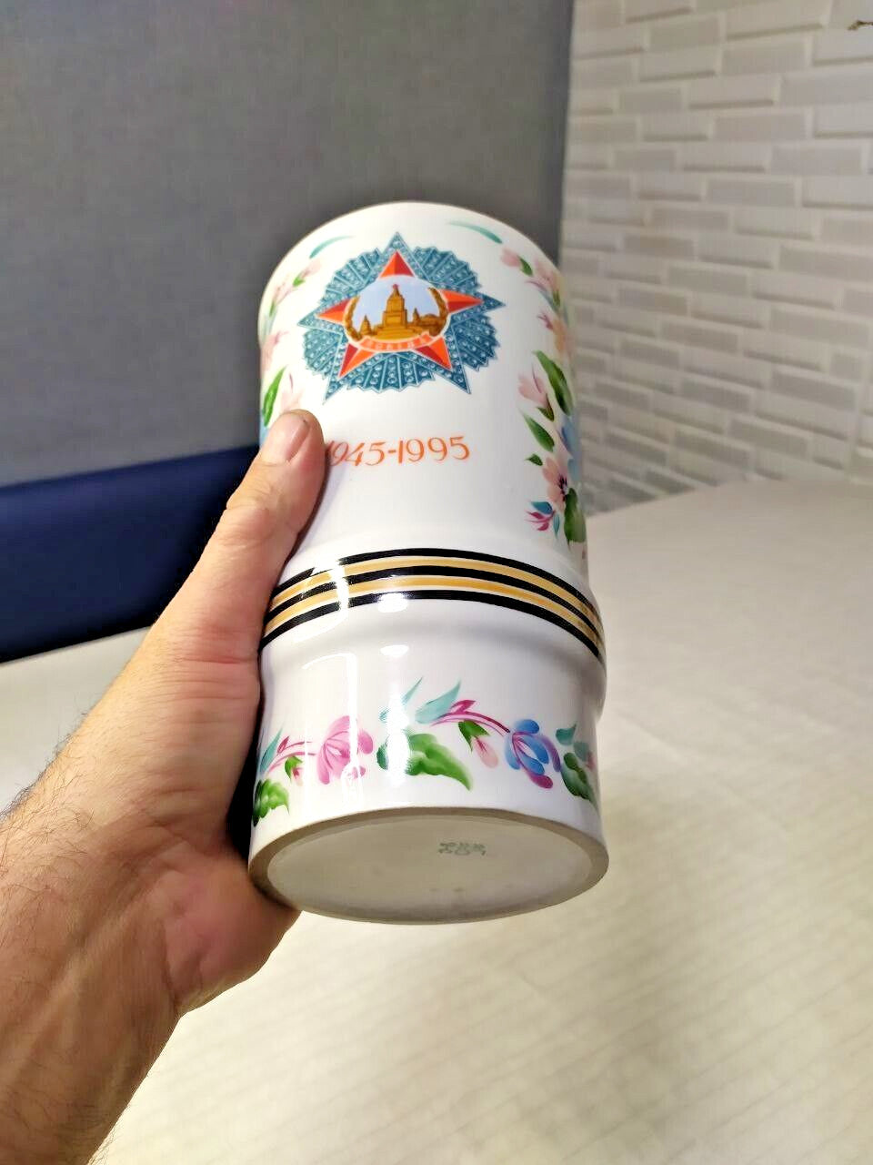 Hand-painted floral pattern and gold banding on the porcelain vase – detail 12