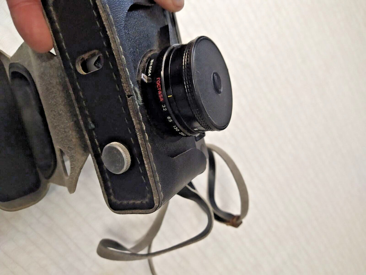 Original black carrying case and lens cap for the Vilia – detail 7