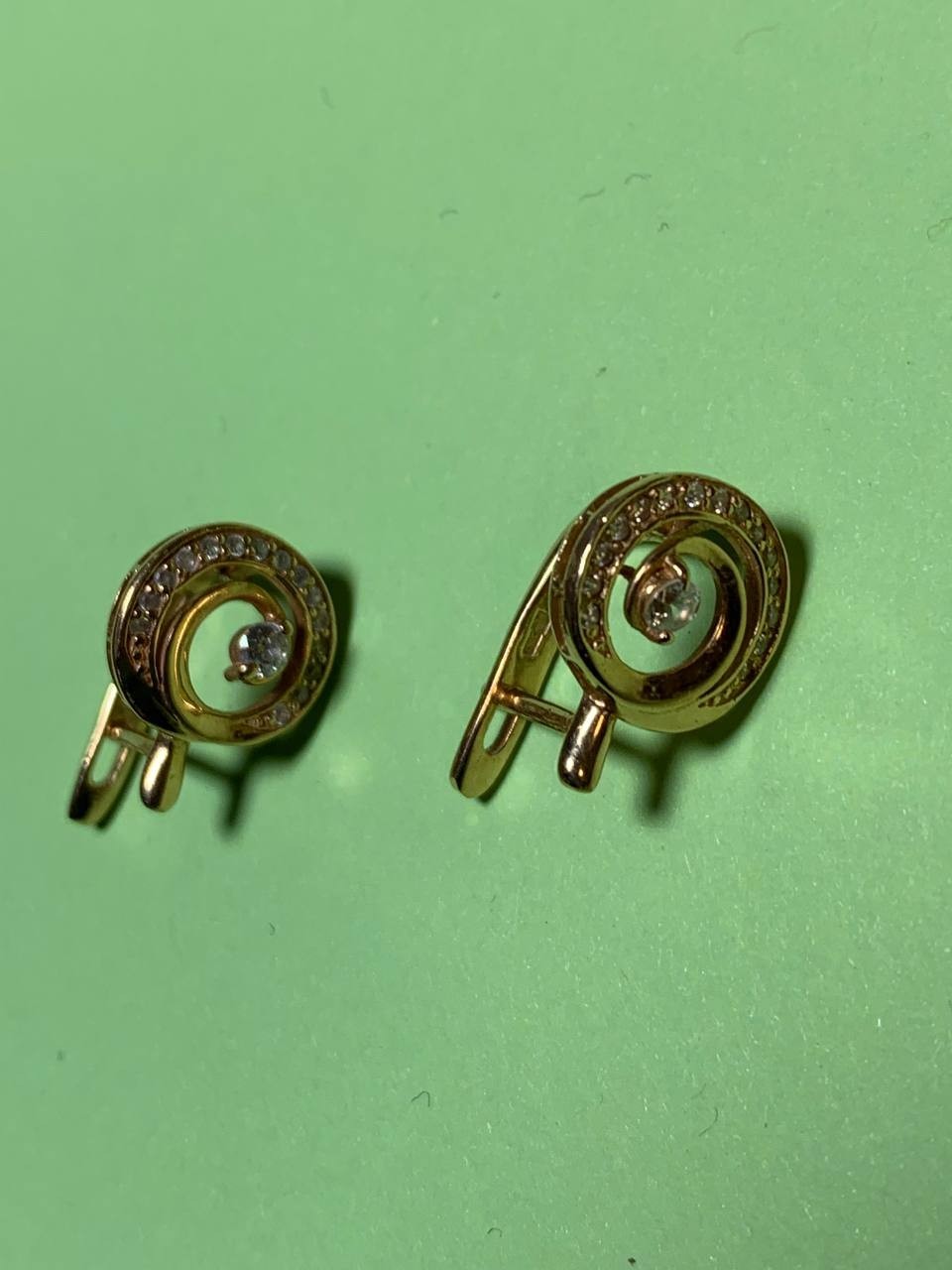 Ukrainian gold jewelry earrings, reverse side view – detail 12