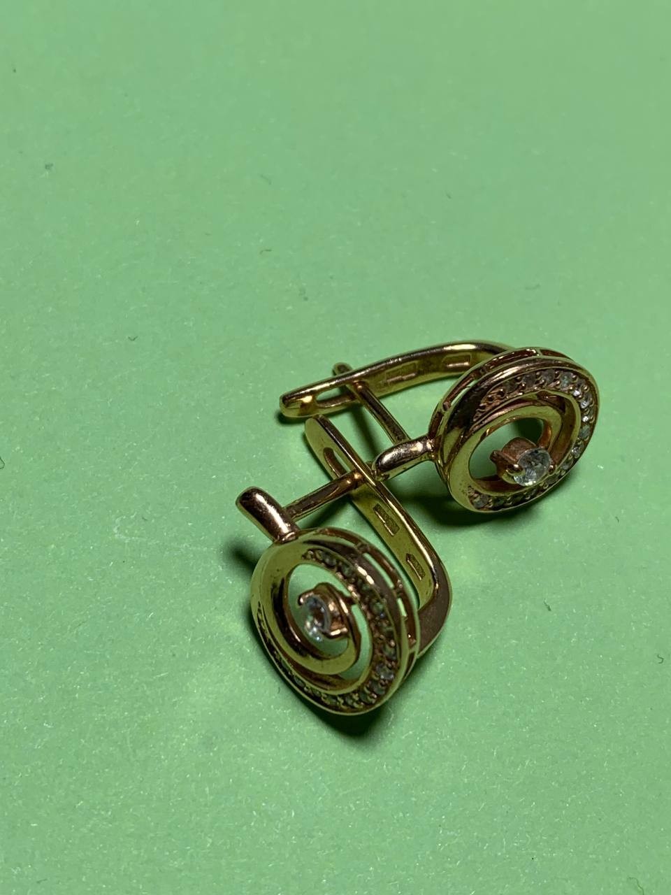 Ukrainian gold jewelry earrings, reverse side view