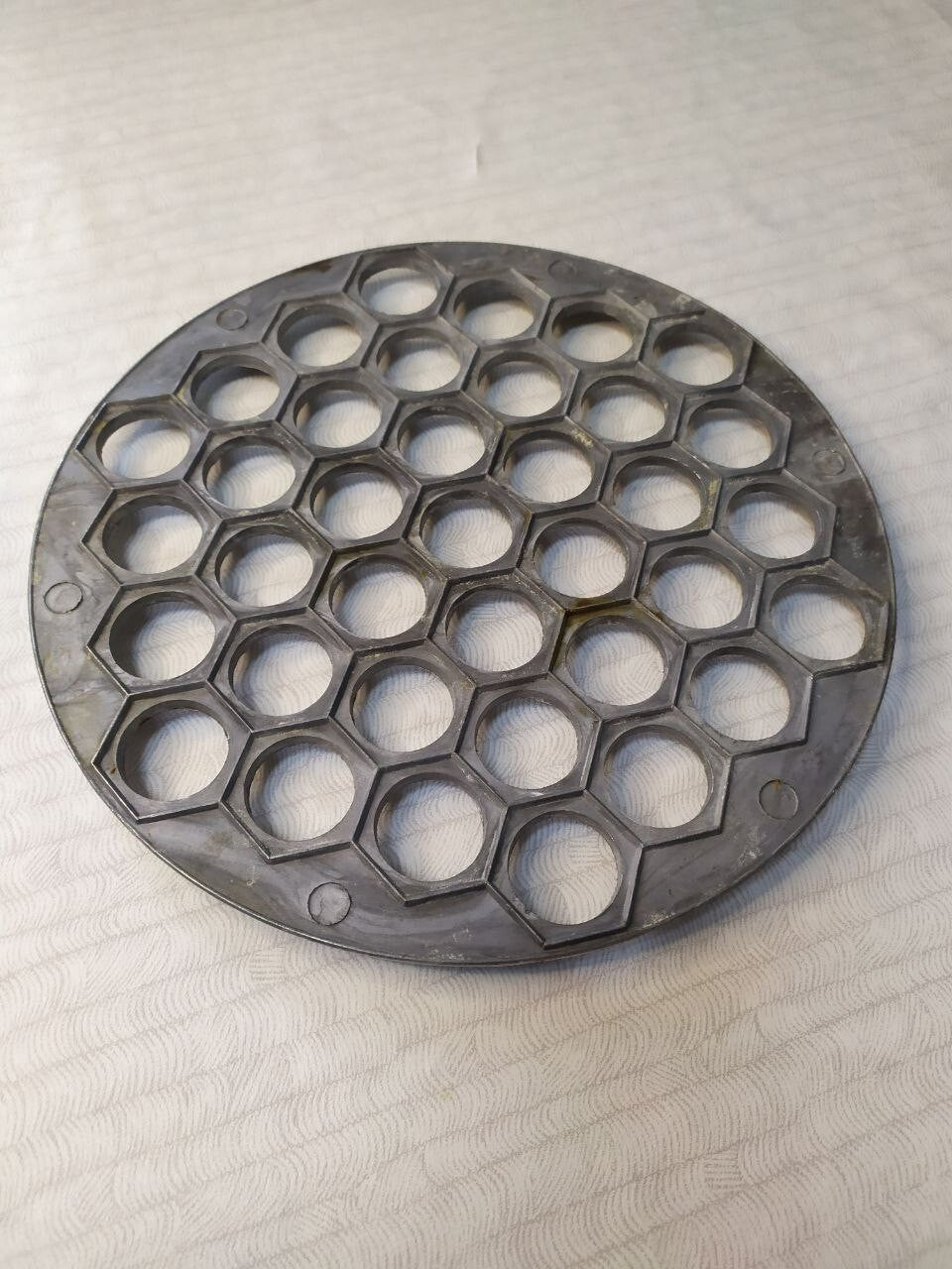 Aluminum Ukrainian dumpling maker mold seen from above – detail 5