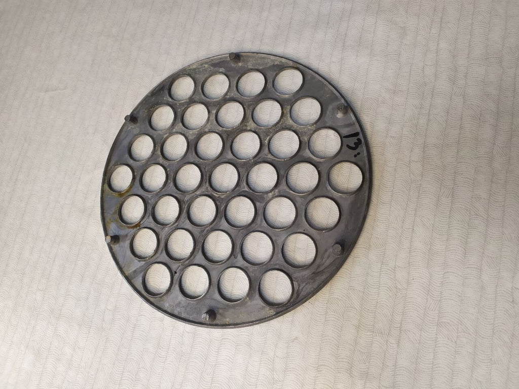 Russian dumpling mold with pockets, close-up view – detail 6