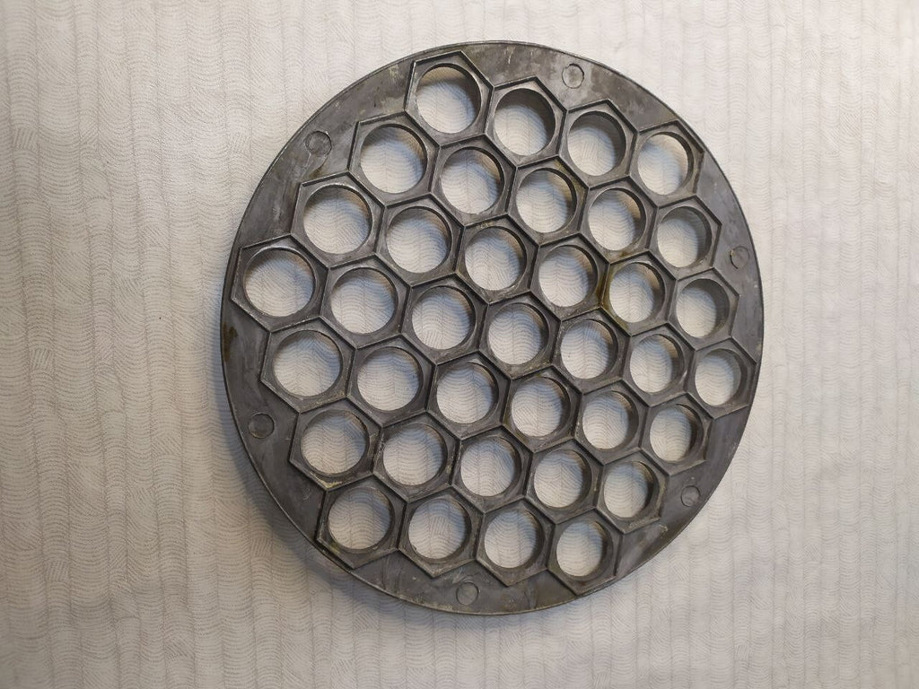 Russian dumpling mold with pockets, close-up view – detail 9