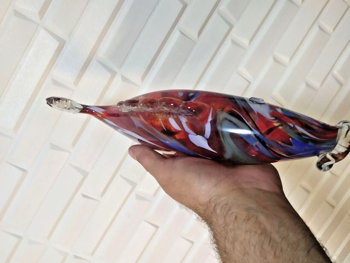 Glass fish figurine side view standing on two glass fin feet – detail 9