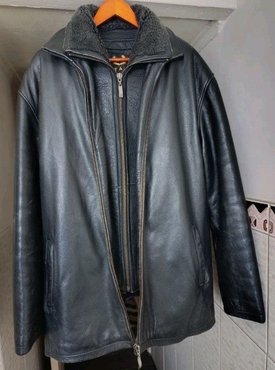Vintage leather jacket with fur collar, men's XXL black winter coat, front view