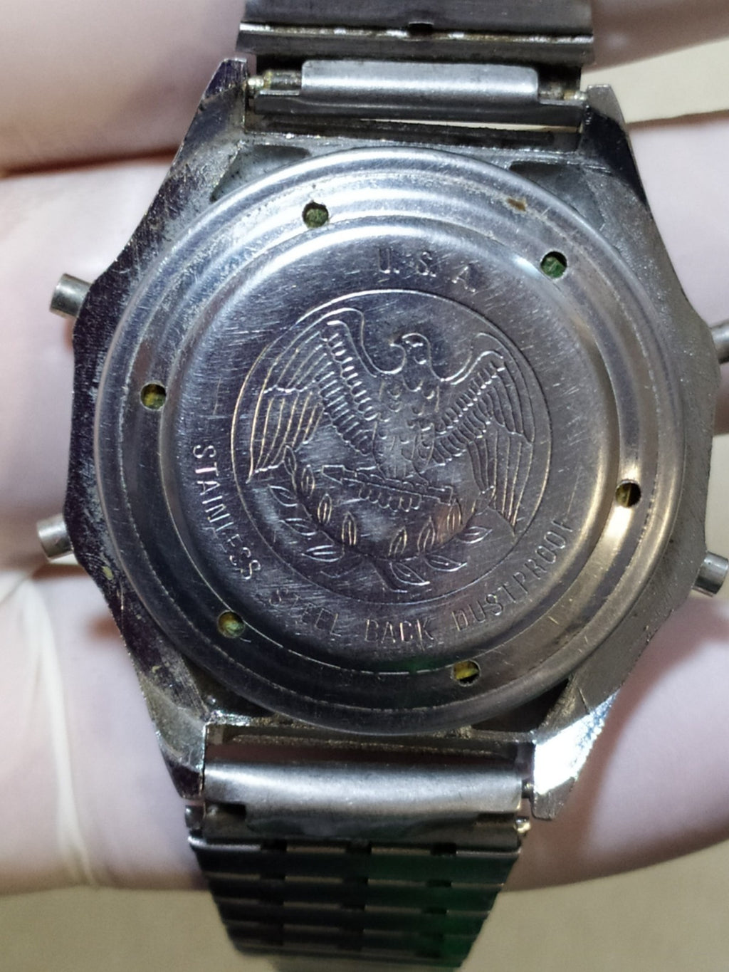 Vintage 1980s digital watch with stainless steel expandable bracelet – detail 12
