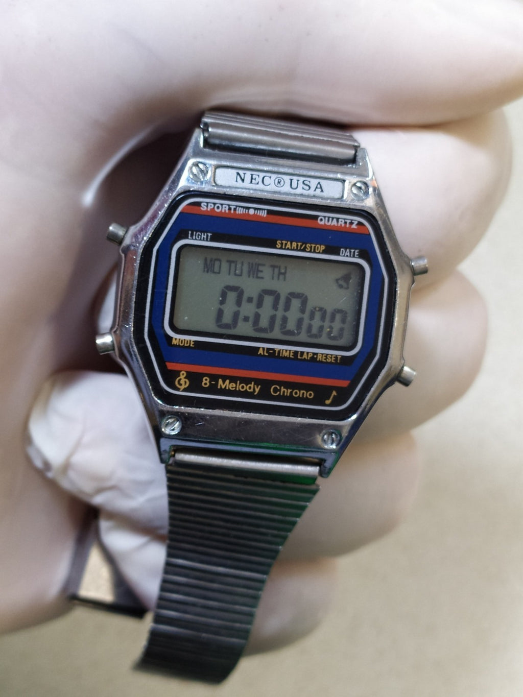 Vintage 1980s digital watch with stainless steel expandable bracelet – detail 15