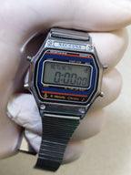 Vintage 1980s digital watch with stainless steel expandable bracelet – detail 15