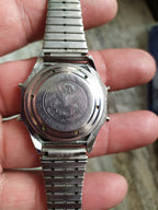 Vintage 1980s digital watch with stainless steel expandable bracelet – detail 6