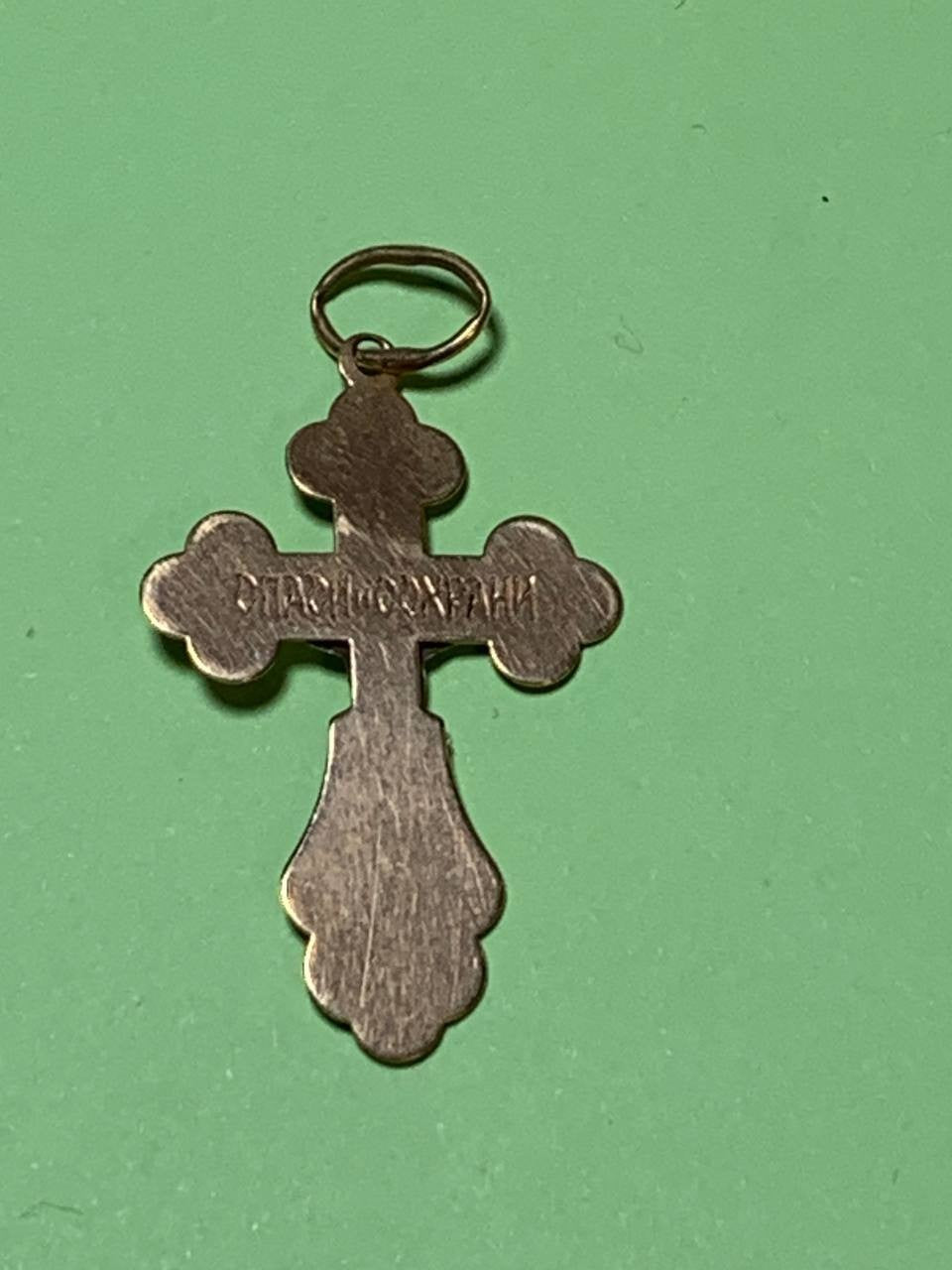 Religious gold pendant, 1.64 grams, detail view