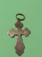 14K gold crucifix pendant with Jesus Christ figure, close-up – detail 5