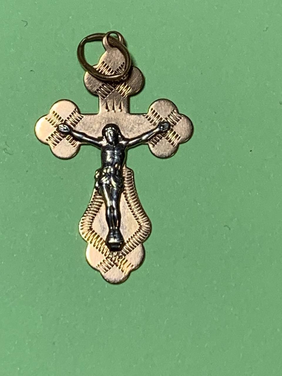 Back of the Russian gold cross pendant – detail 6