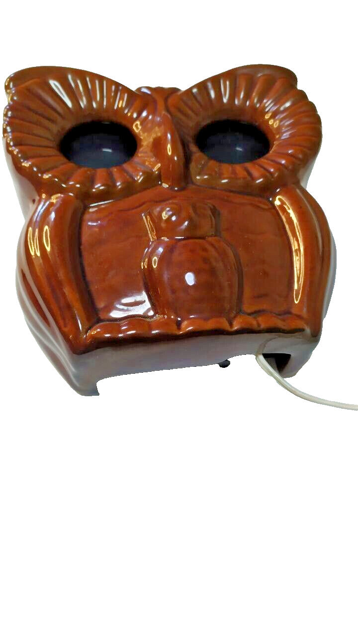 Elektronika clock owl with owlet, brown glazed ceramic body, front view – detail 11