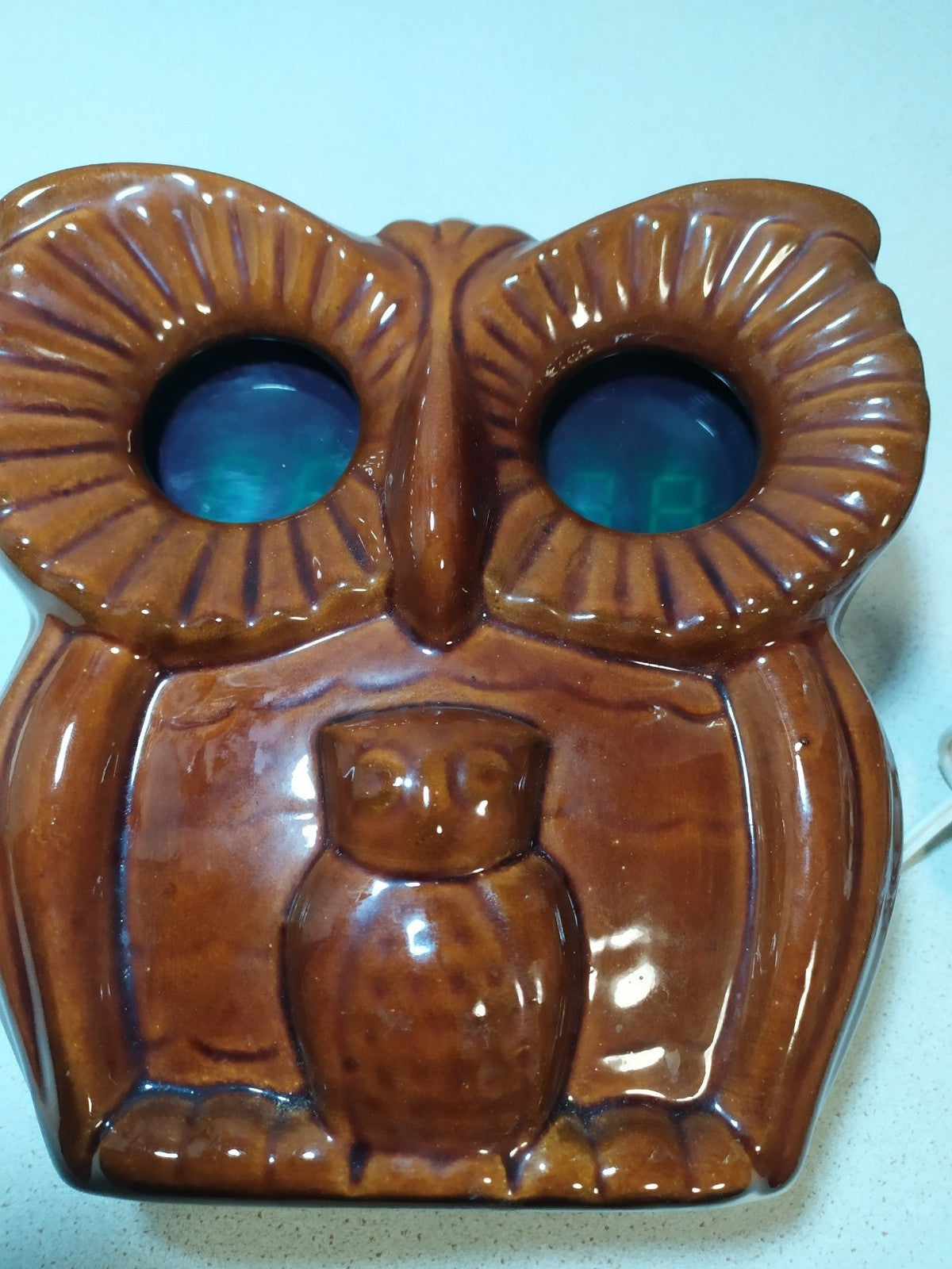 Elektronika clock owl with owlet, brown glazed ceramic body, front view – detail 14