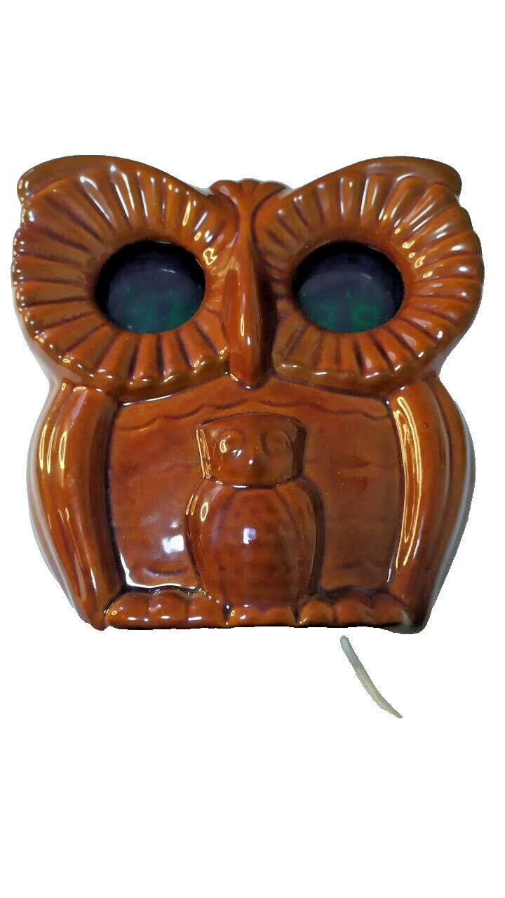 Elektronika clock owl with owlet, brown glazed ceramic body, front view – detail 5