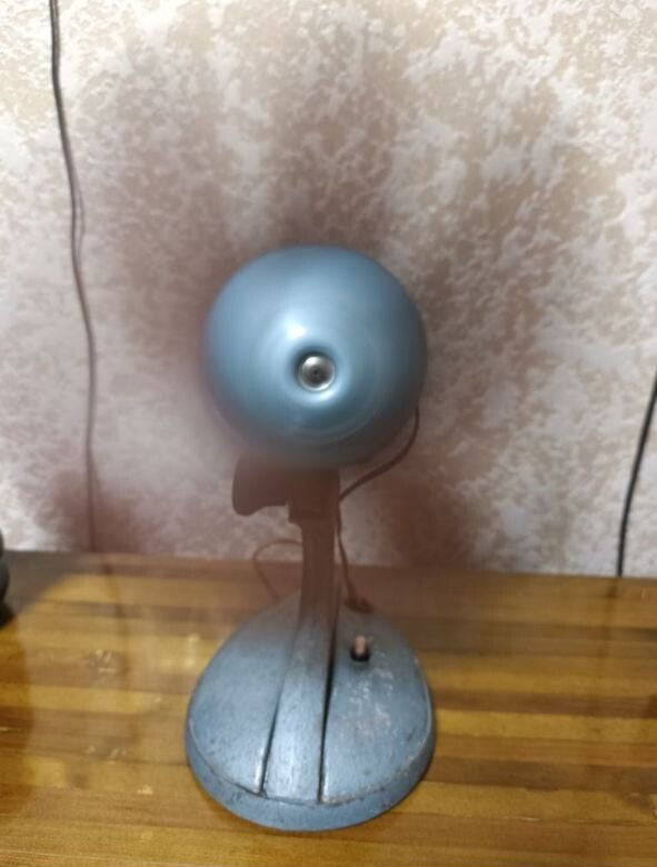 VE-1 Soviet table fan, side view of the bullet-shaped housing and tilt neck