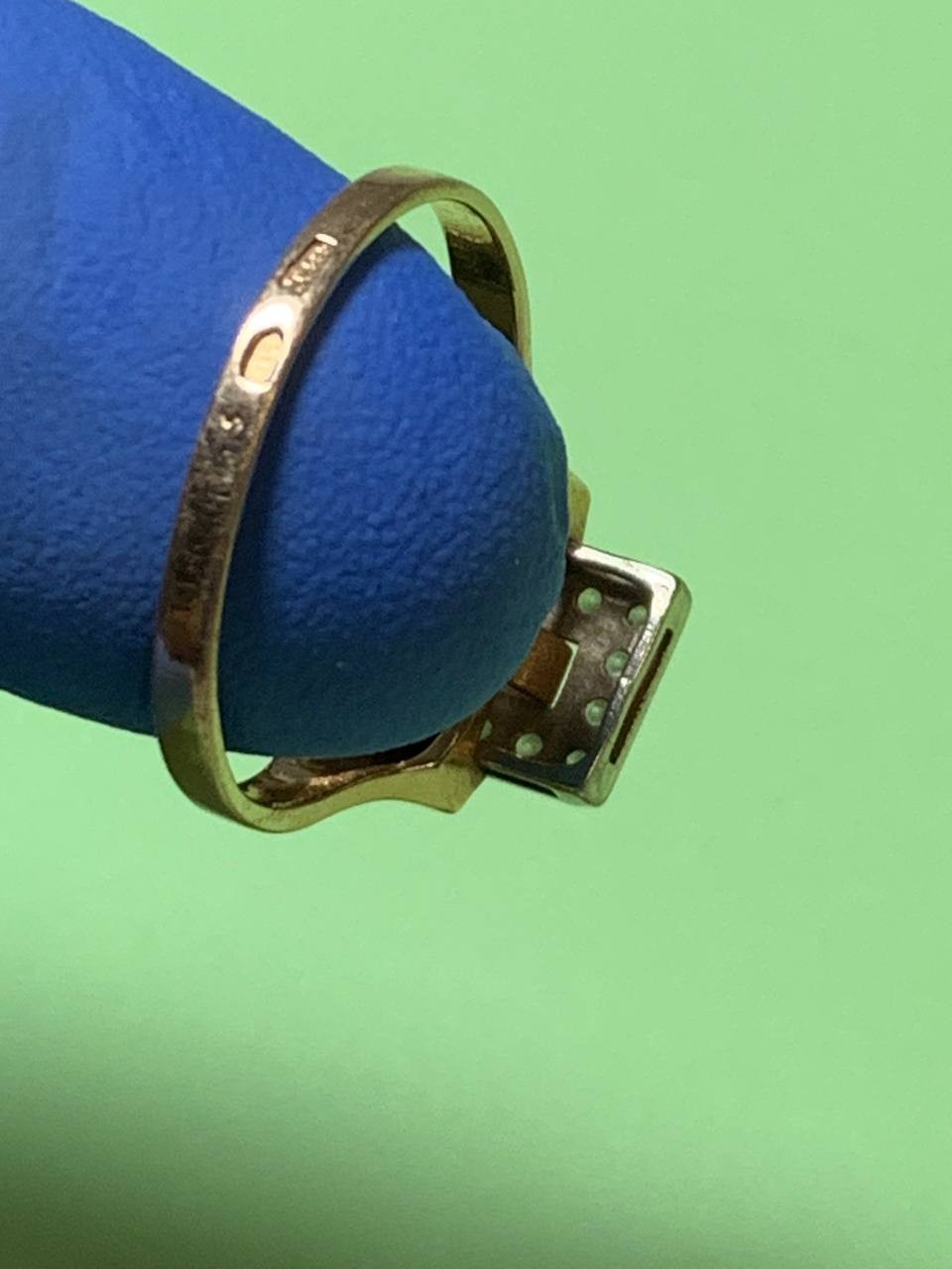 Vintage Soviet jewelry 14K gold ring on display – detail 13