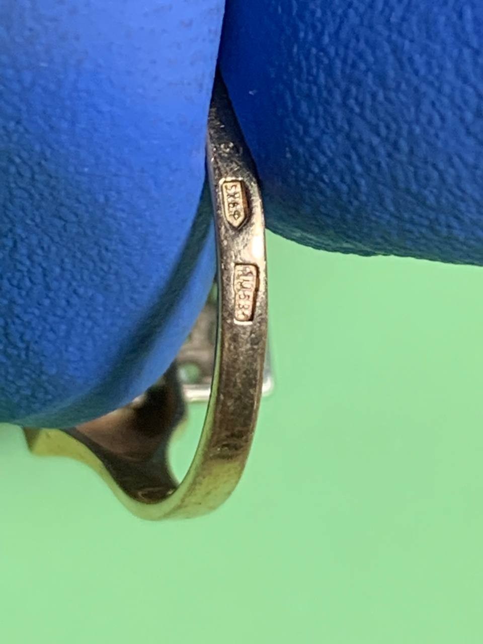 USSR gold ring side profile showing the band – detail 5