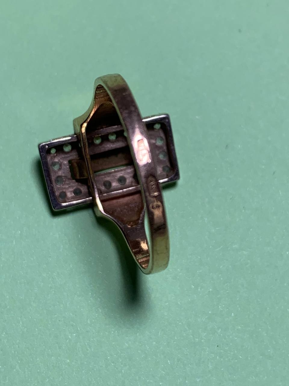 Russian gold jewelry 14K 585 ring, angled view – detail 6