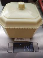 Soviet bakelite powder box with small molded handle on the lid – detail 14
