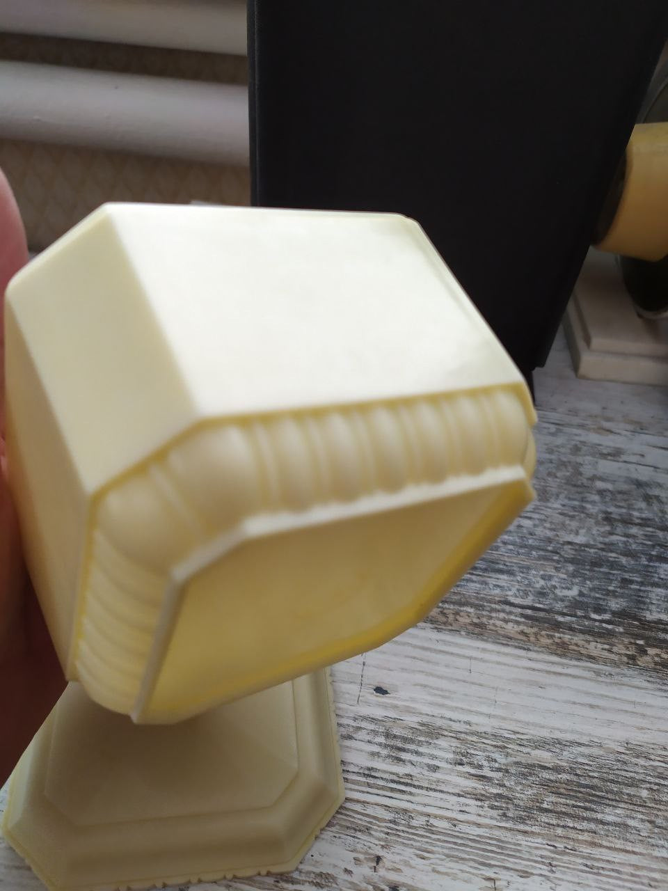 Cream octagonal Soviet vanity box with decorative rim detailing