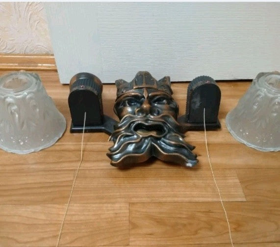 Cut wiring and missing socket sleeve on the back of the soviet lamp
