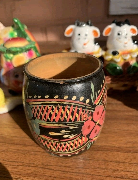 Gzhel style ceramic fruit shakers on a green leaf-shaped stand