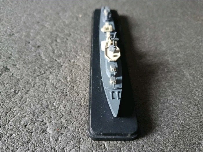 Soviet warship model deck detail with gun turrets, radar and lifeboats – detail 5