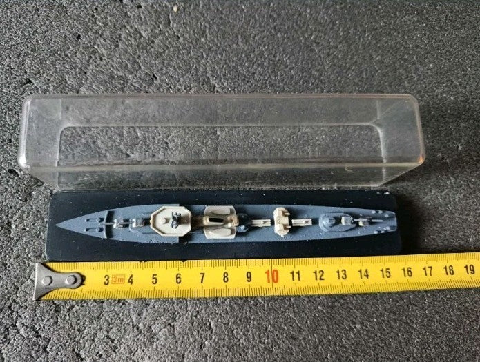 Soviet warship model deck detail with gun turrets, radar and lifeboats – detail 8