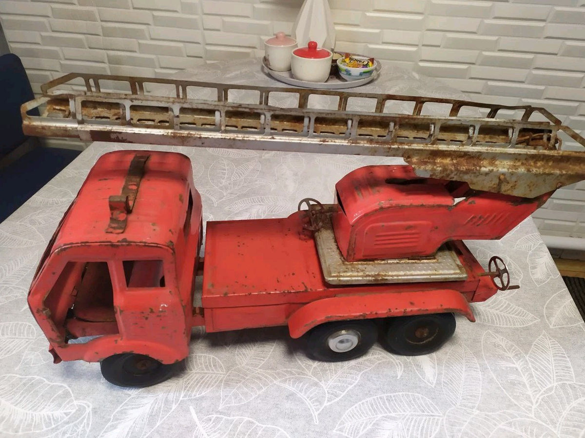 SIM Serp i Molot logo on the front of the Soviet toy fire truck