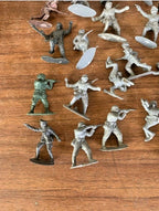 Soviet toy soldiers infantry figures in dynamic combat poses – detail 5
