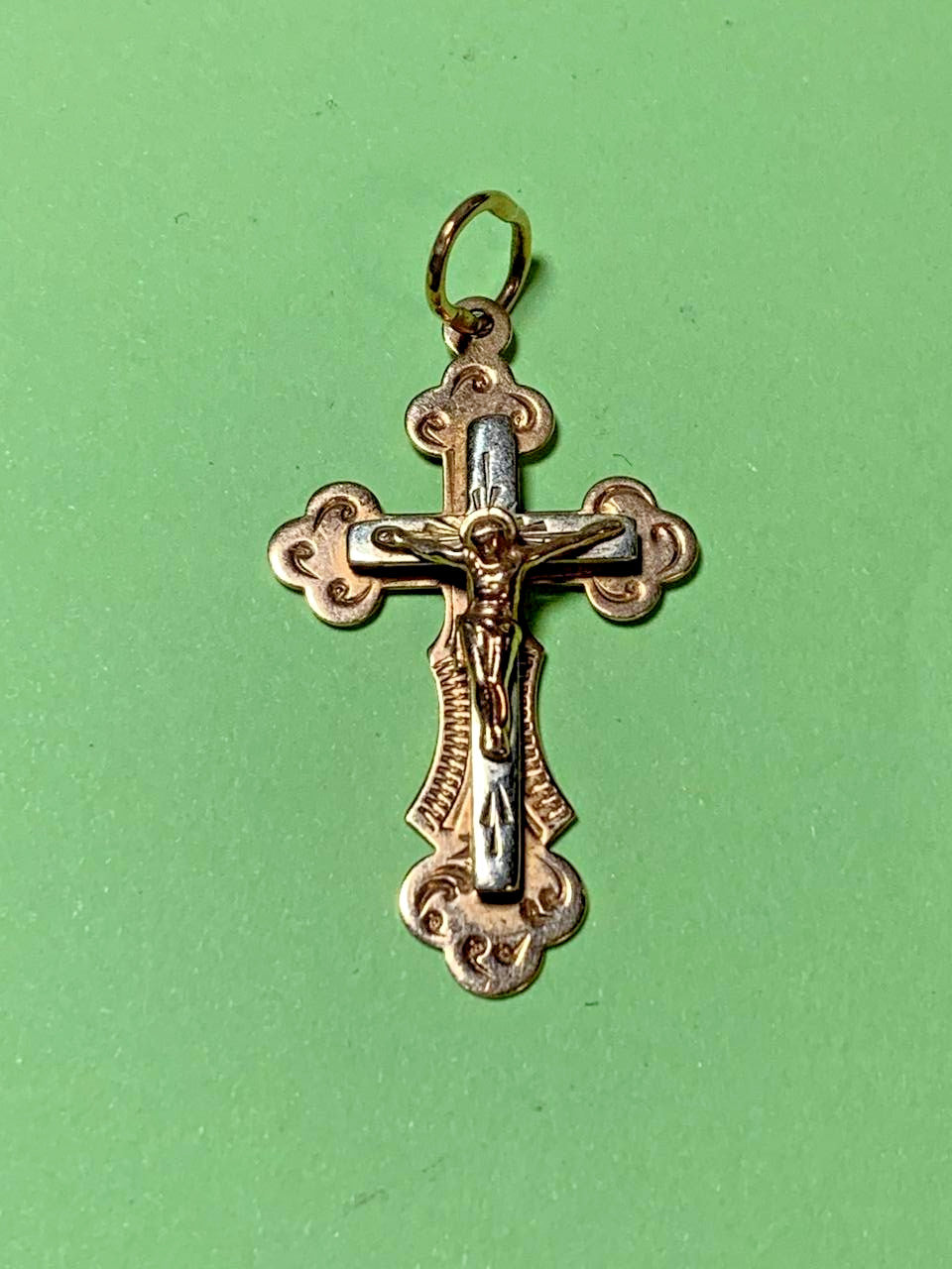 Religious gold pendant from Ukraine weighing 1.94 grams