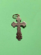 14K gold crucifix pendant with Jesus Christ figure, close-up – detail 5