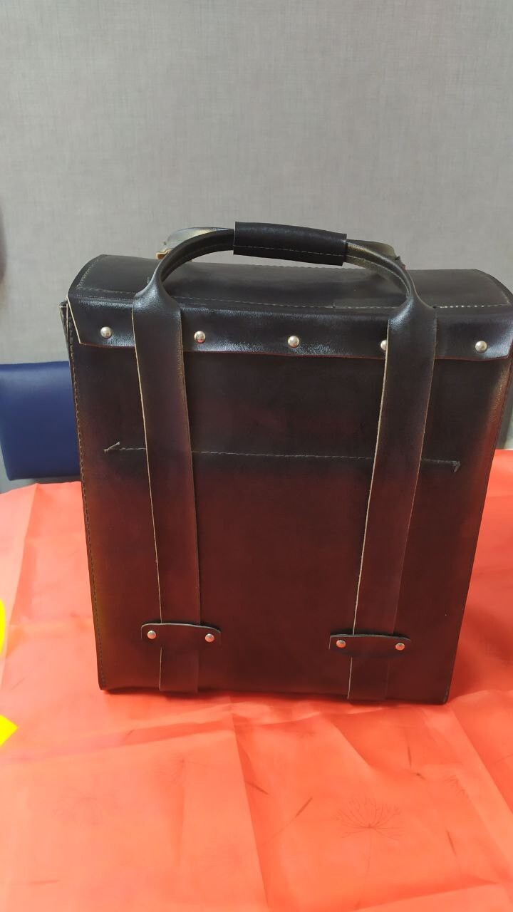 Vintage Volna-3 8mm movie projector with original leatherette hard case – detail 5