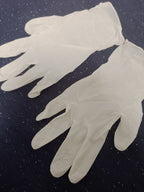 Powder-free white latex examination gloves, open box
