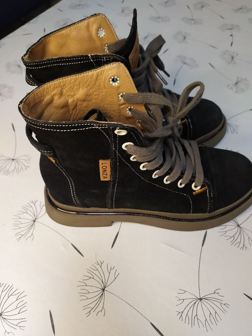 Women's leather boots size 37-38 shown as a pair from the side