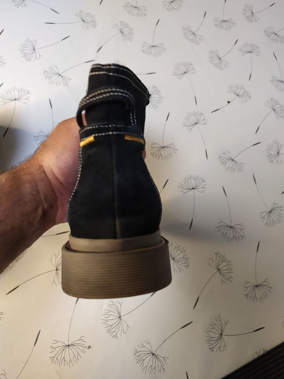 Close-up of the leather upper on women's leather boots – detail 10
