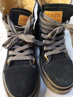 Close-up of the leather upper on women's leather boots – detail 7