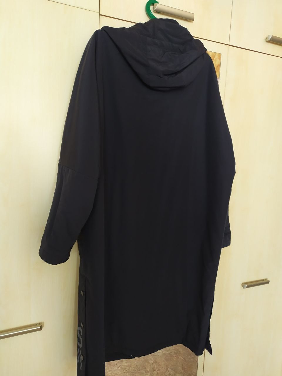 Lady Sharm parka zippered side pocket and side slit at the hem