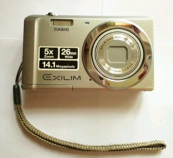 Old digital camera Casio Exilim with lens extended, 5x optical zoom – detail 13