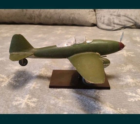 Yak-3 model in green camouflage with red star insignia on wings and tail – detail 5