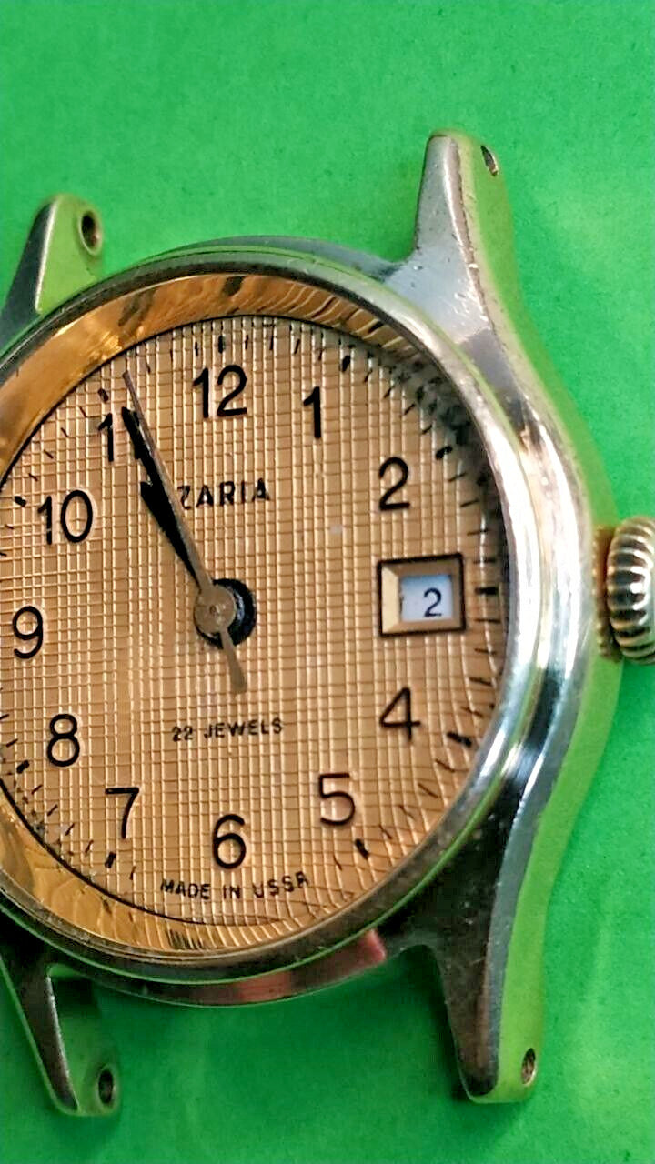 Gold-plated case stamped AU between the lugs
